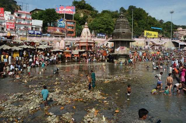 One more interesting fact about Har ki Pauri is that the water in Ganga Canal in Rishav Haridwar is partially dried for the cleaning the river bed and